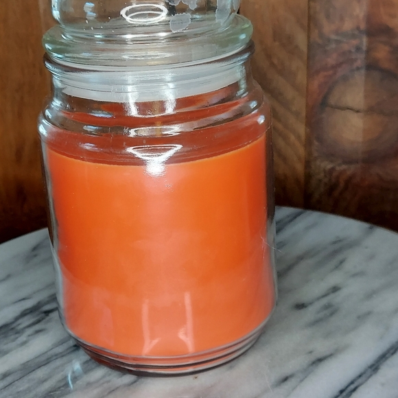 Pumpkin Amber Candle - Picture 4 of 12